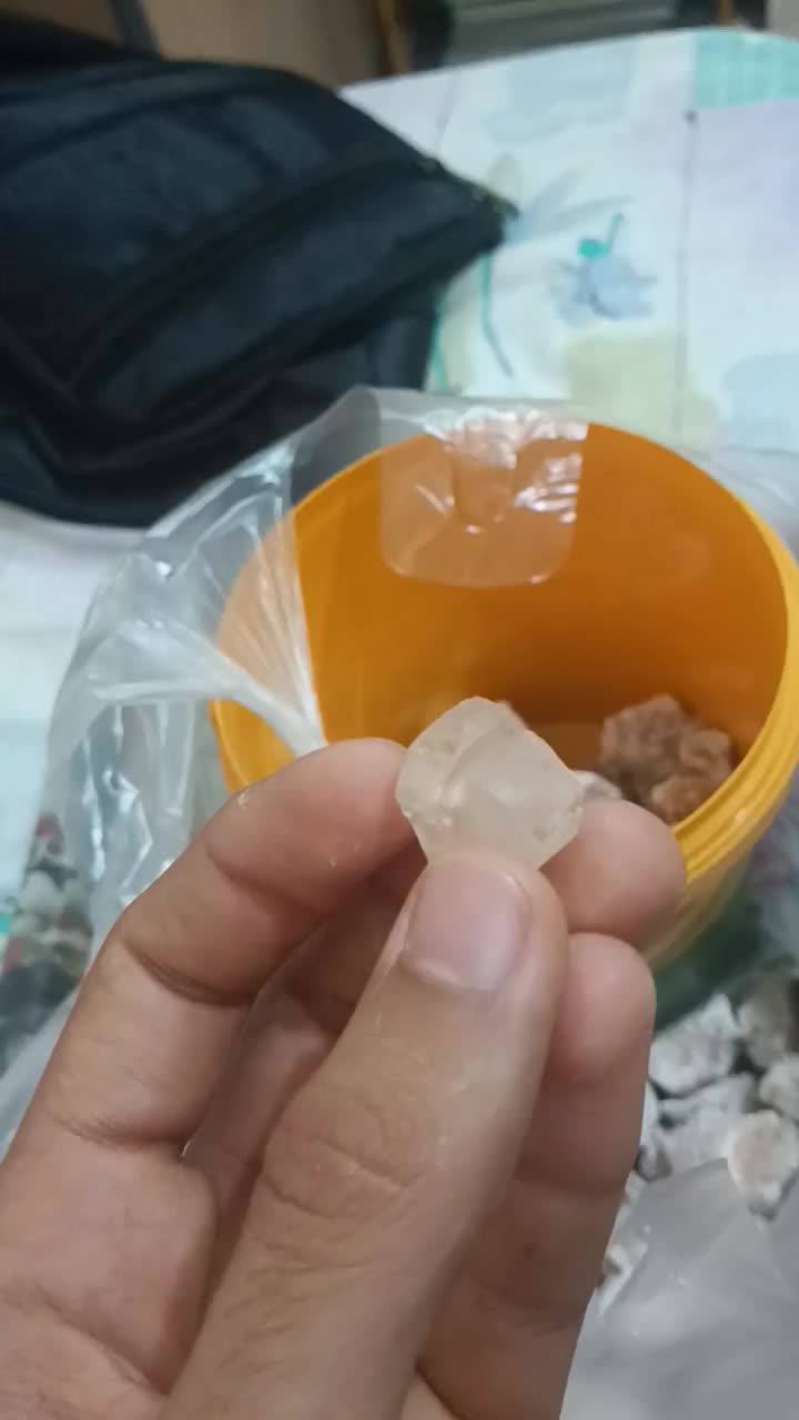 مقدار زیادی سنگ کوارتز و کوارتز صورتی و شجر|جواهرات|قم, صفاشهر|دیوار