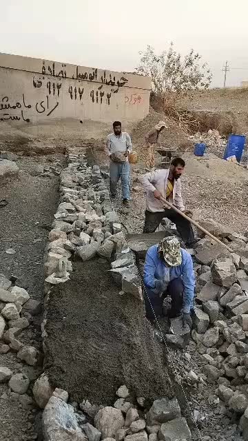 به تعدادی کارگر برای سنگ سیمان و دیوار|استخدام معماری، عمران و ساختمانی|بند زرک, |دیوار