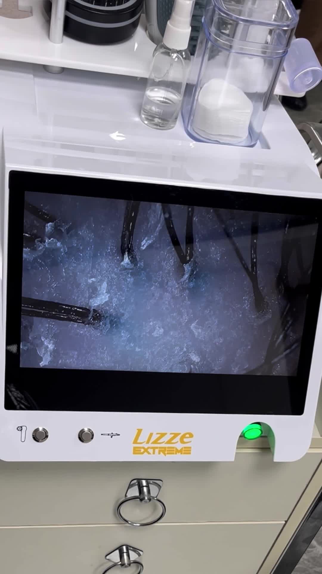 درمان تخصصی مشکلات پوست سر «اسکراب اسکالپ»|خدمات آرایشگری و زیبایی|صفادشت, |دیوار