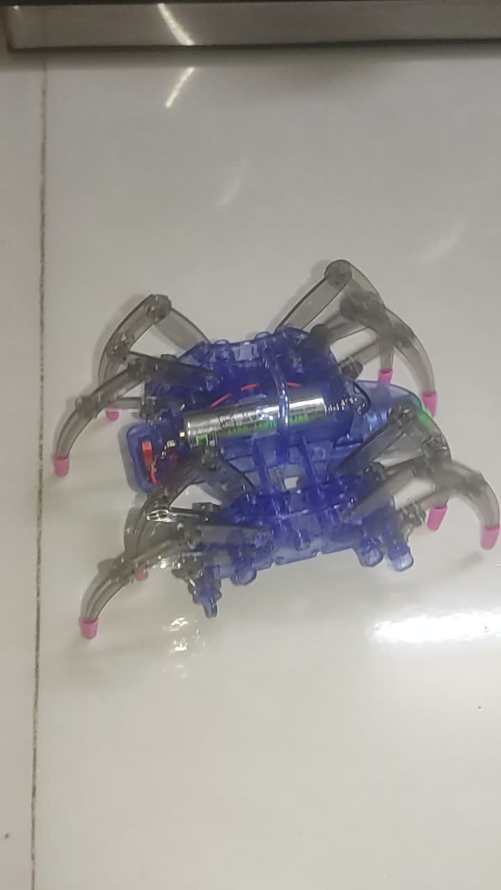 ربات عنکبوت متحرک|اسباببازی|شاهینشهر, سعدی جنوبی|دیوار