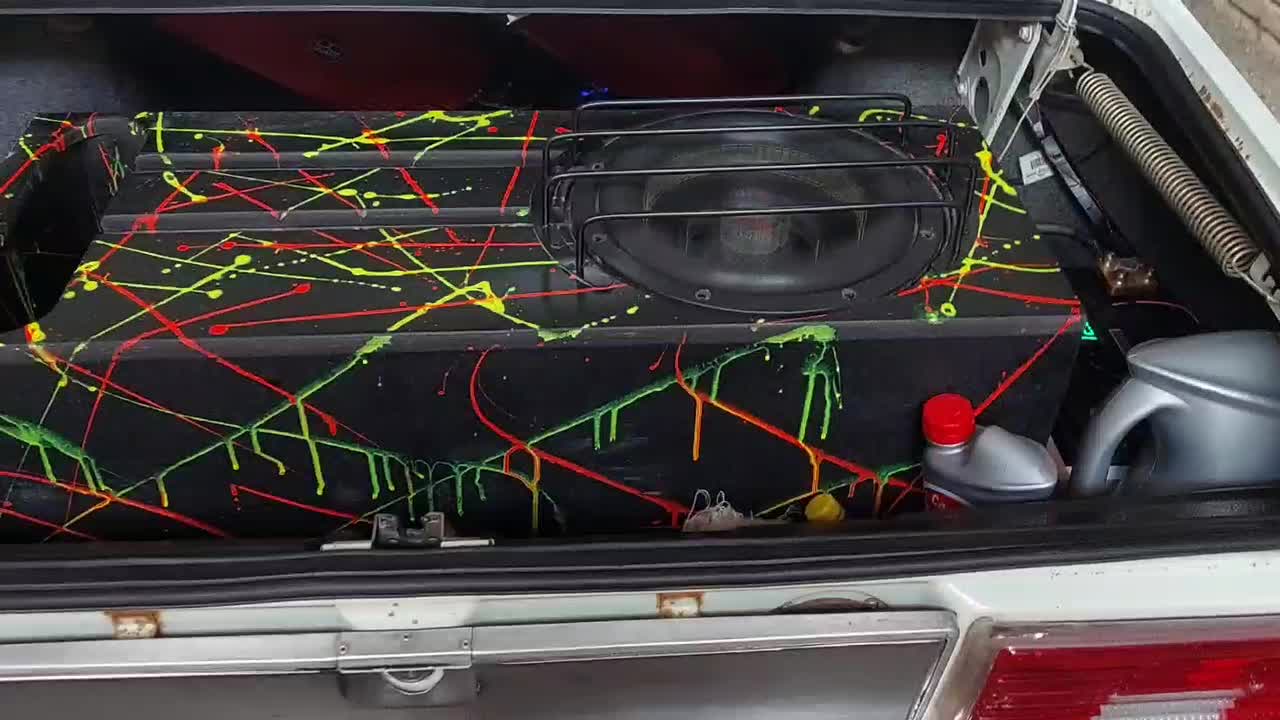 سیستم صوتی سنگین|صوتی و تصویری|شبستر, |دیوار