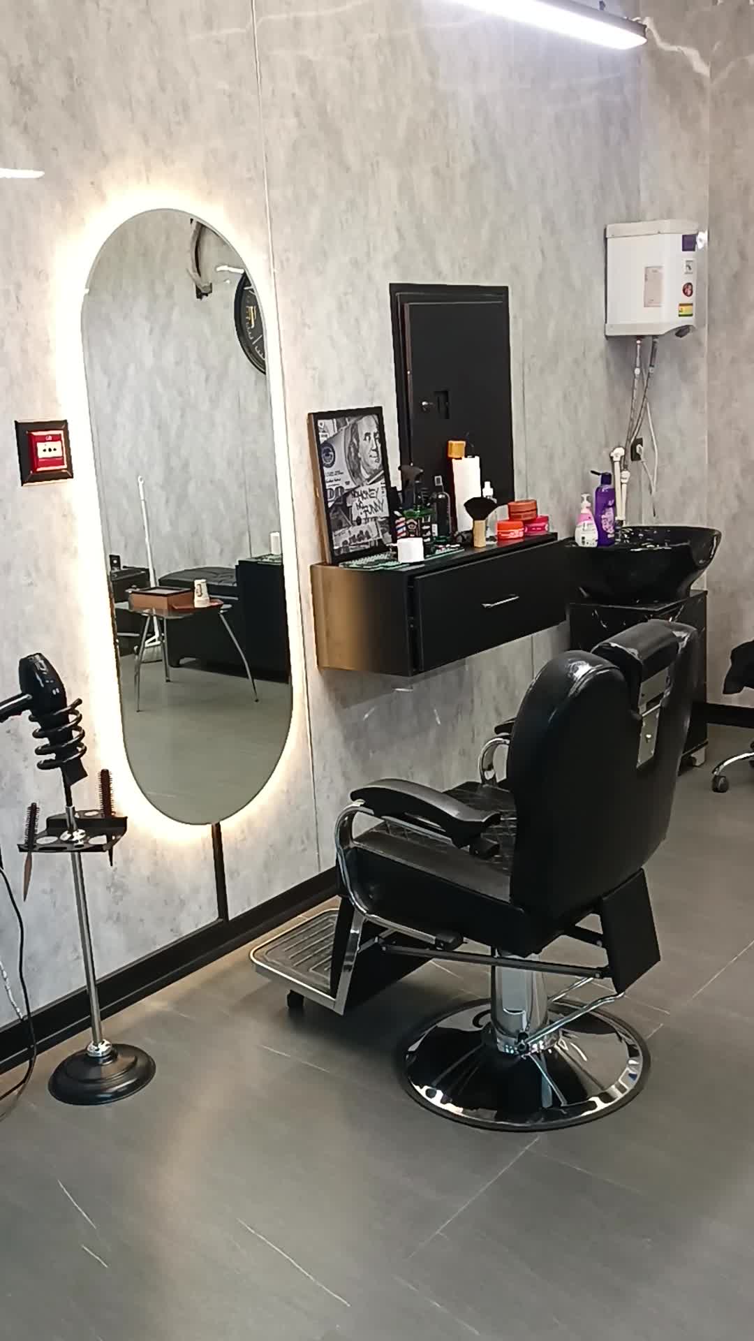 آرایشگر مردانه درصدی ترجیحا با مشتری|استخدام درمانی، زیبایی، بهداشتی|تهران, تهرانپارس جنوبی|دیوار