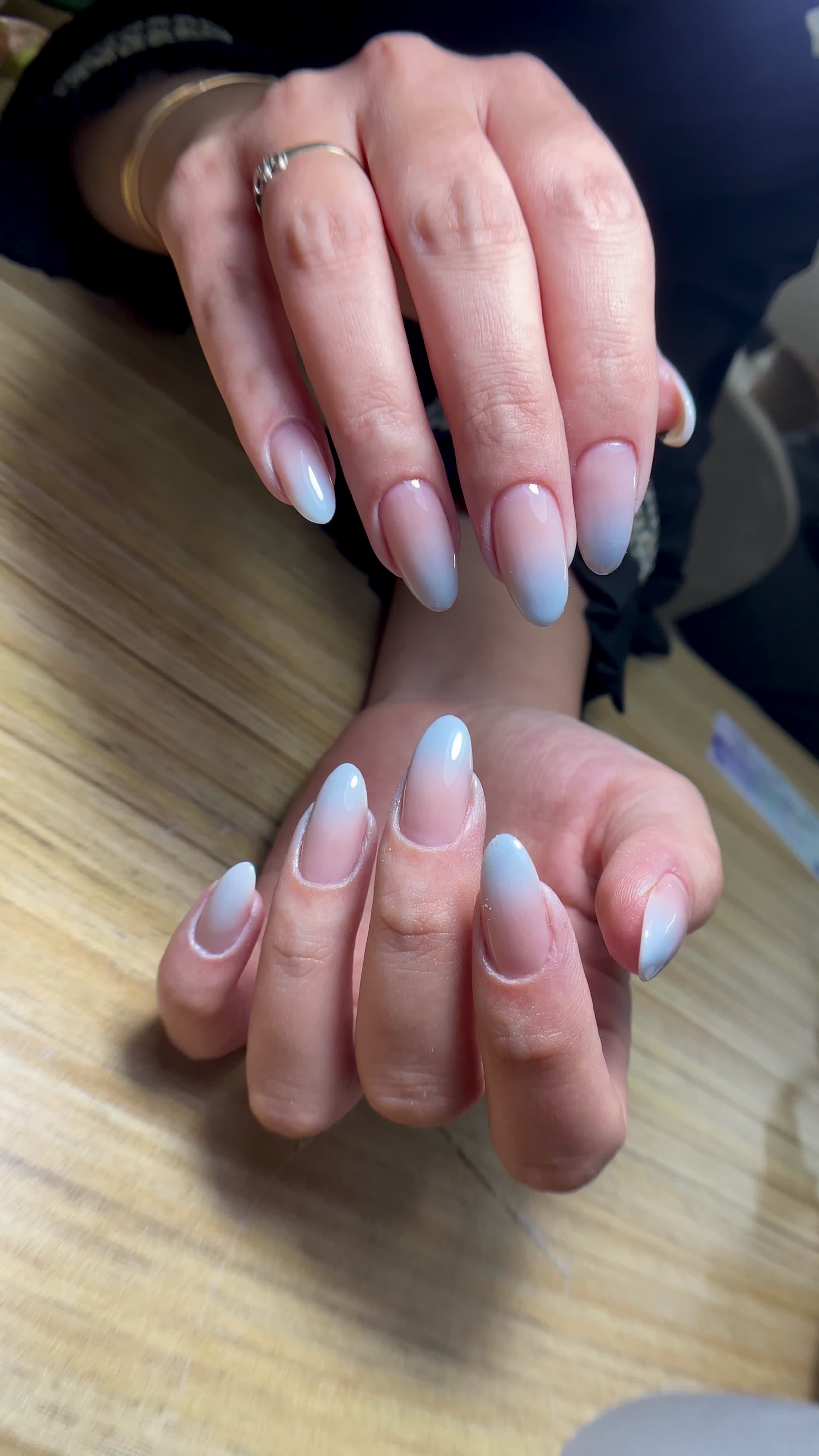 کاشت ناخن در سالن vip ناخن|خدمات آرایشگری و زیبایی|فولادشهر, B4|دیوار