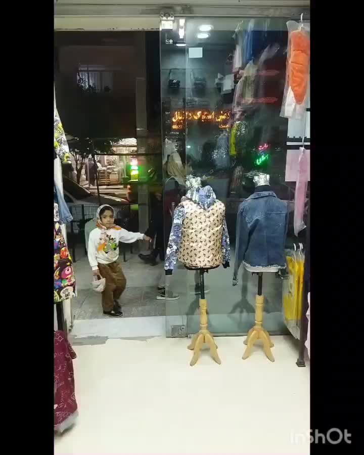 واگذاری مغازه پوشاک بچگانه با کلیه اجناس|فروشگاه و مغازه|زابل, |دیوار