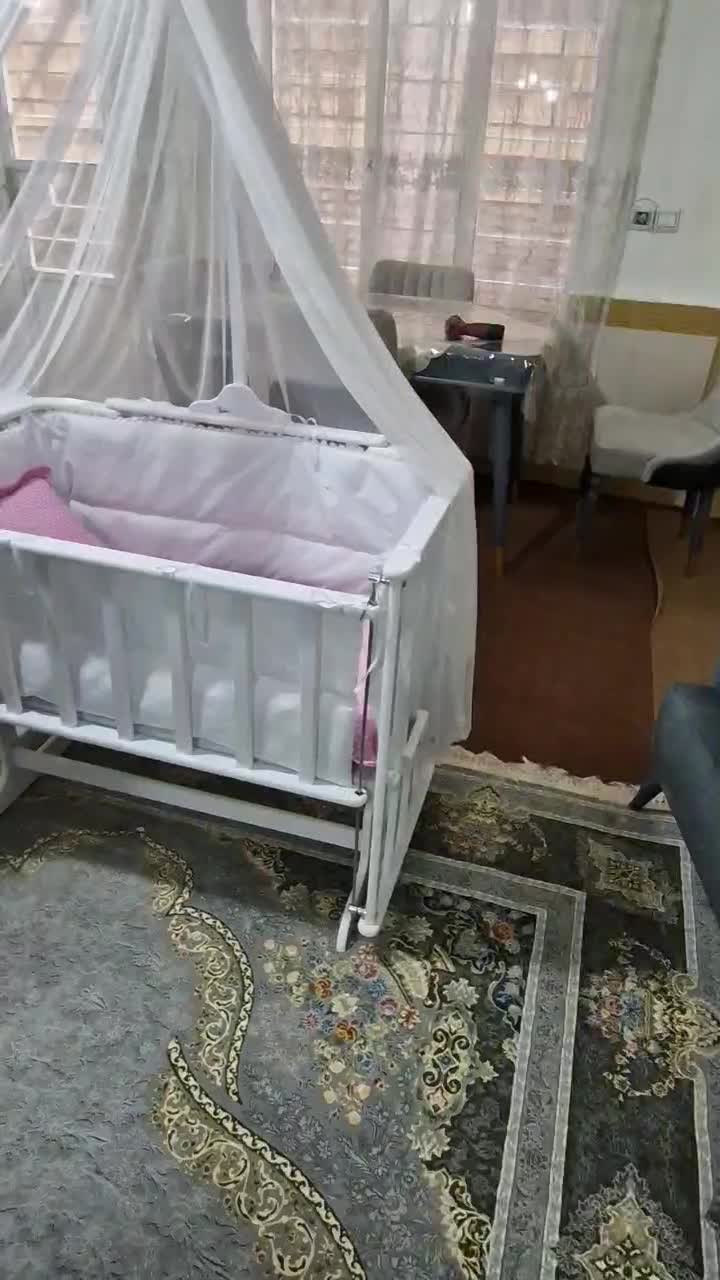 گهواره کنار مادر|تخت و سرویس خواب|باروق, |دیوار