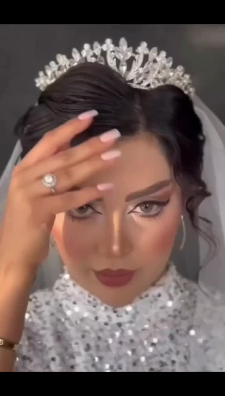تخفیف ویژه برای عروس میکاپ و شنیون همراه|خدمات آرایشگری و زیبایی|شهریار, شهریار|دیوار