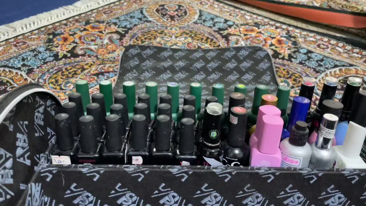 وسایل ناخنکاری|آرایشگاه و سالن‌های زیبایی|لیکک, |دیوار