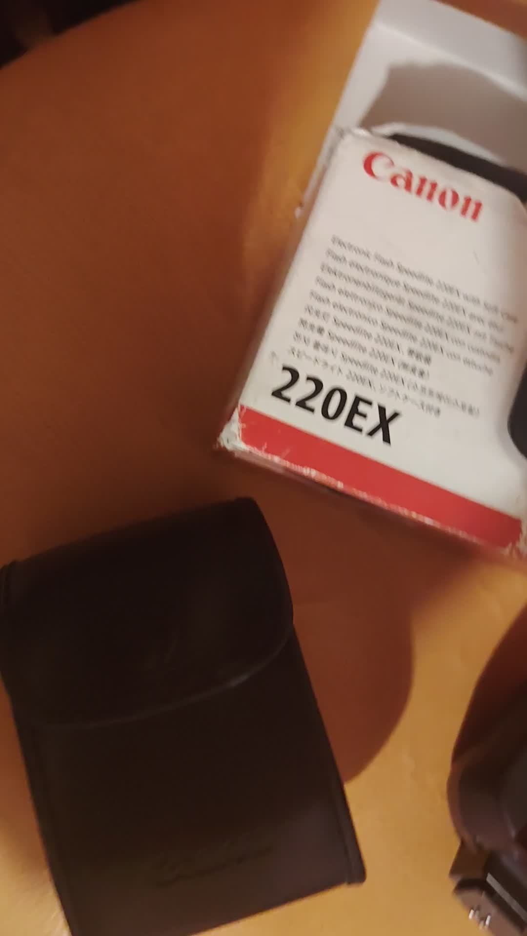 فلش Canon 220 EX|دوربین عکاسی و فیلم‌برداری|کرج, گلشهر|دیوار