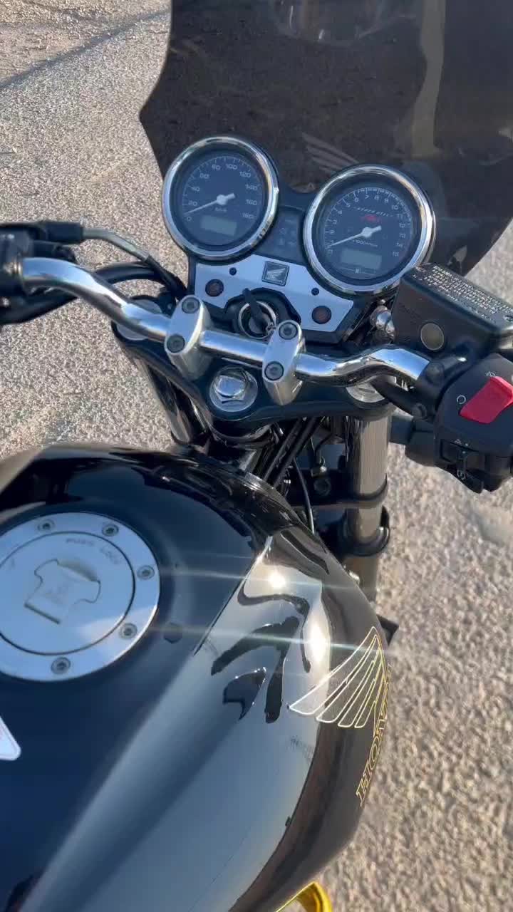 سی بی(cb 400)مدل 2013 بی رنگ|موتورسیکلت|تهران, فلسطین (میدان انقلاب)|دیوار