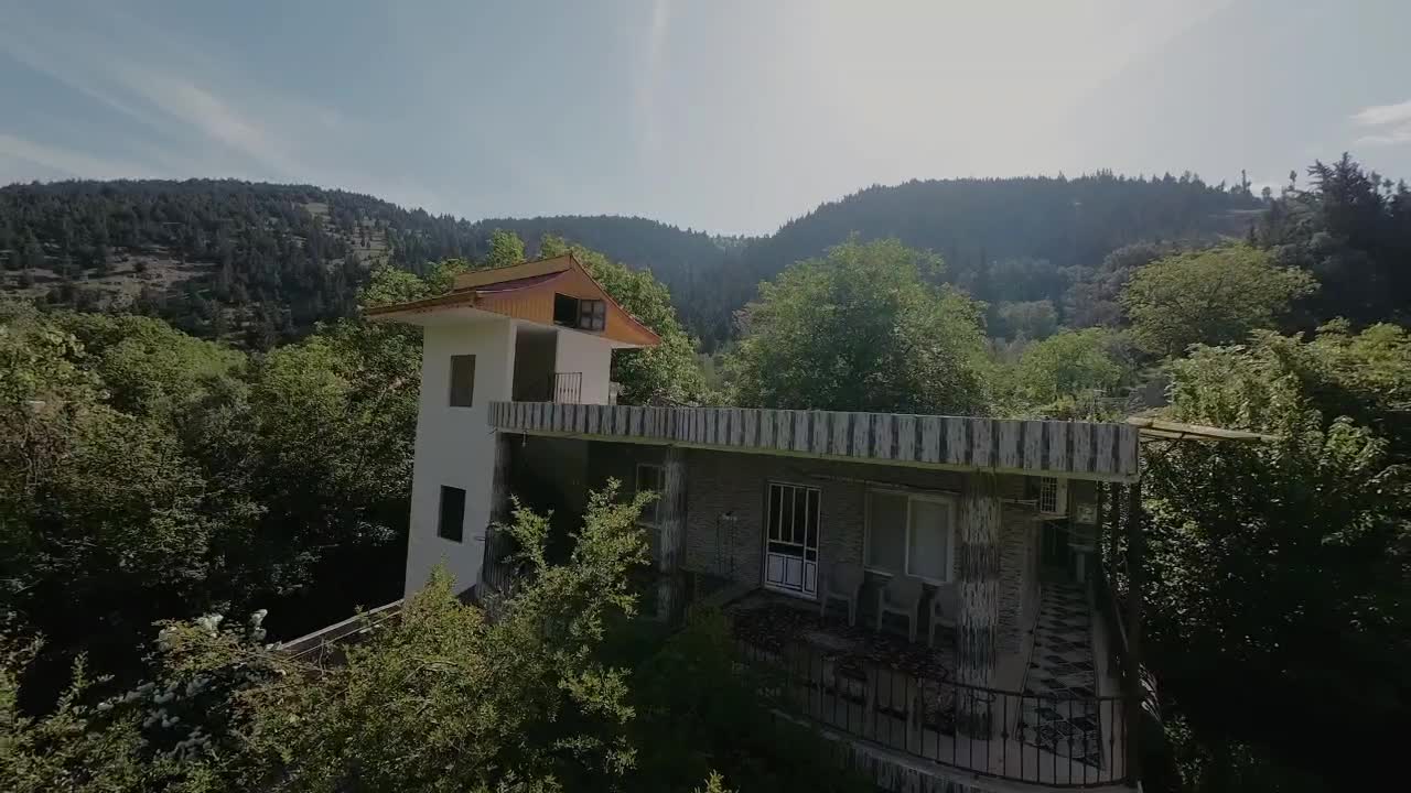 در محیطی دنج وآرام|اجارهٔ کوتاه‌مدت ویلا و باغ|رودبار, |دیوار