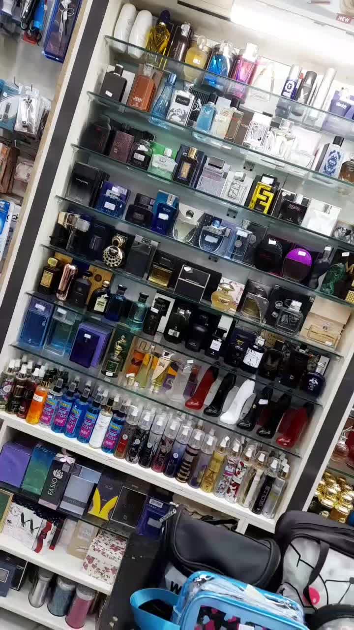 دنیای عطر و آدکلن قیمت مناسب|آرایشی، بهداشتی، درمانی|یاسوج, |دیوار