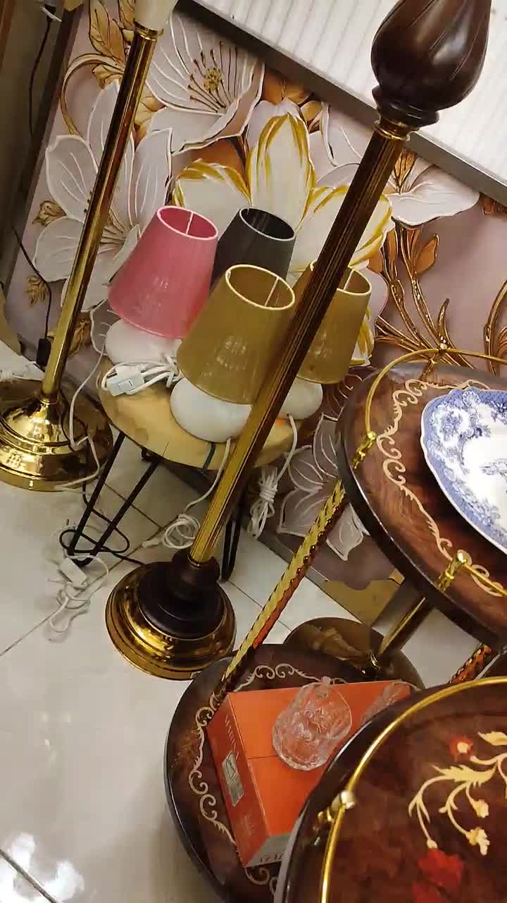 آباژور کنار سالنی گردسوز برند golden gift|چراغ خواب و آباژور|تبریز, |دیوار