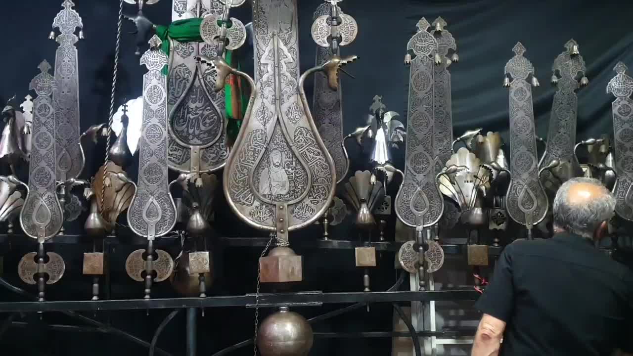 علامت محرم|کلکسیون اشیاء عتیقه|تهران, شوش (باغ آذری)|دیوار