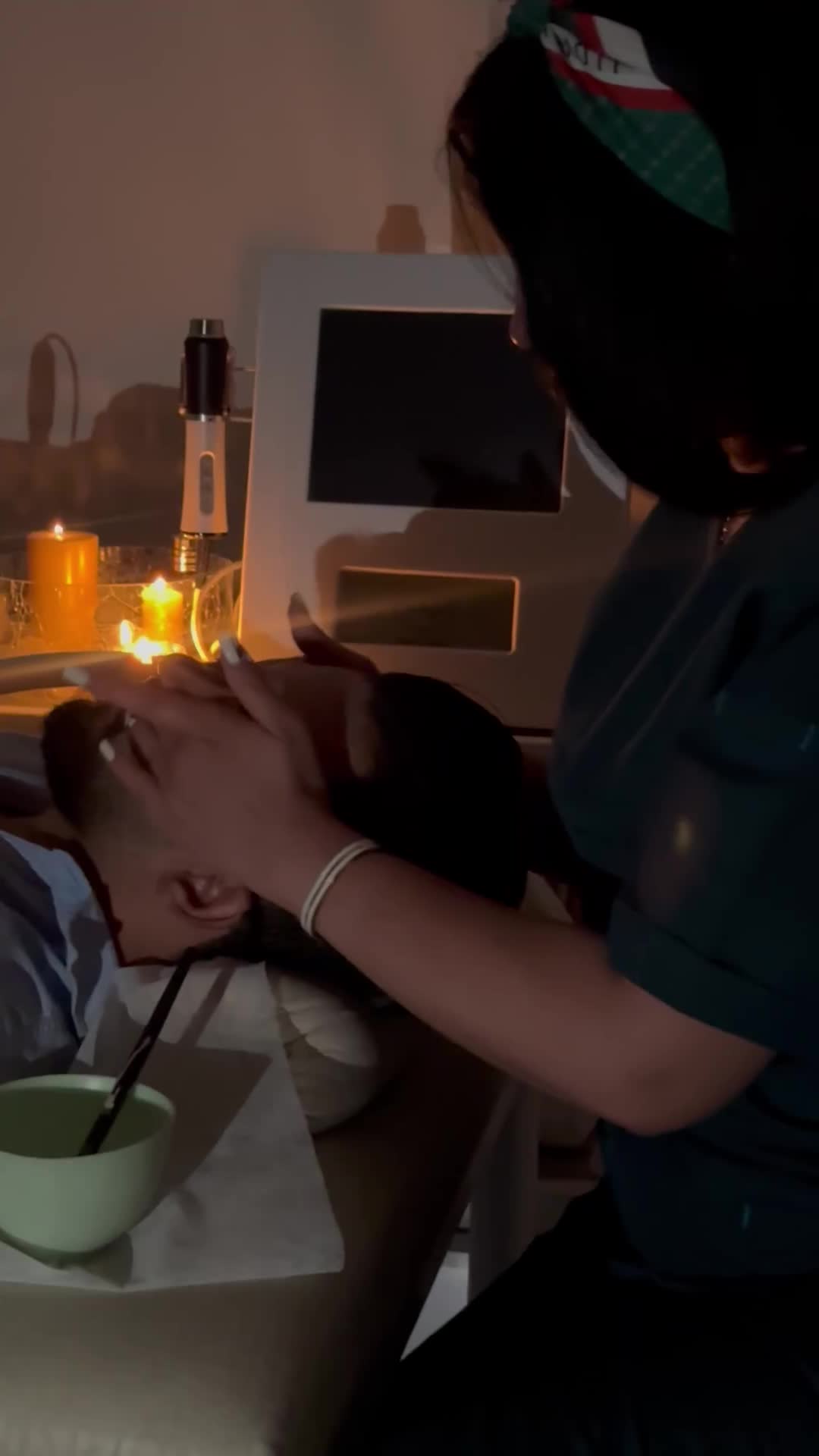 پاکسازی و فیشال درمانی و تخصصی|خدمات آرایشگری و زیبایی|فولادشهر, B4|دیوار