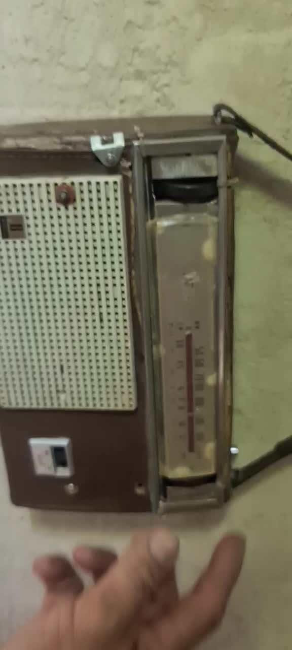 رادیو قدیمی کلکسیونی|کلکسیون اشیاء عتیقه|لردگان, |دیوار