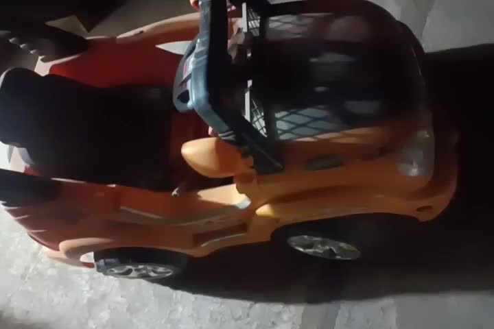 ماشین شارژی|اسباب‌بازی بچه|رباط‌کریم, رباط‌کریم|دیوار