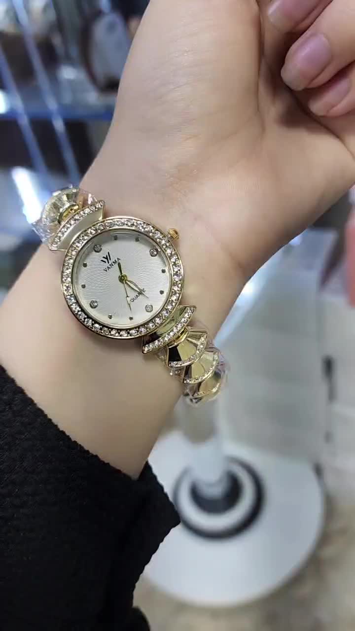 ساعت زنانه دستبندی نگین دار شیک|ساعت|کرمانشاه, |دیوار