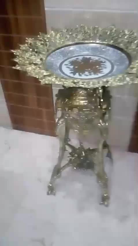 کنار سالنی جا میوه خوری برنزی برنجی پایه بلند|ظروف سرو و پذیرایی|تهران, دریاچه شهدای خلیج فارس|دیوار