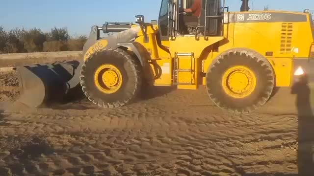 لودرxcmg2010|خودرو سنگین|تهران, آبشار|دیوار