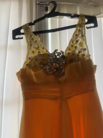 لباس مجلسی بلند زرد، در حد معمولی|لباس|قیروکارزین, |دیوار