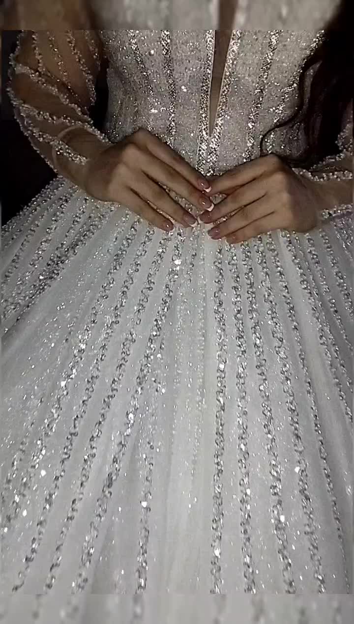 لباس عروس به همراه شنل و ژپون و بادبزن عروس|لباس|اسلام‌شهر, شهرک سالور|دیوار
