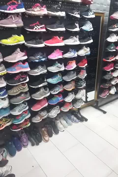 کتونی اورج|کیف، کفش، کمربند|رشت, چله خانه|دیوار