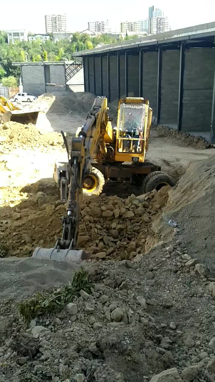 اجاره بابکت بیل‌مکانیکی مینی‌بیل لودر خاور نیسان|خدمات حمل و نقل|تهران, آبشار تهران (دریاچه)|دیوار