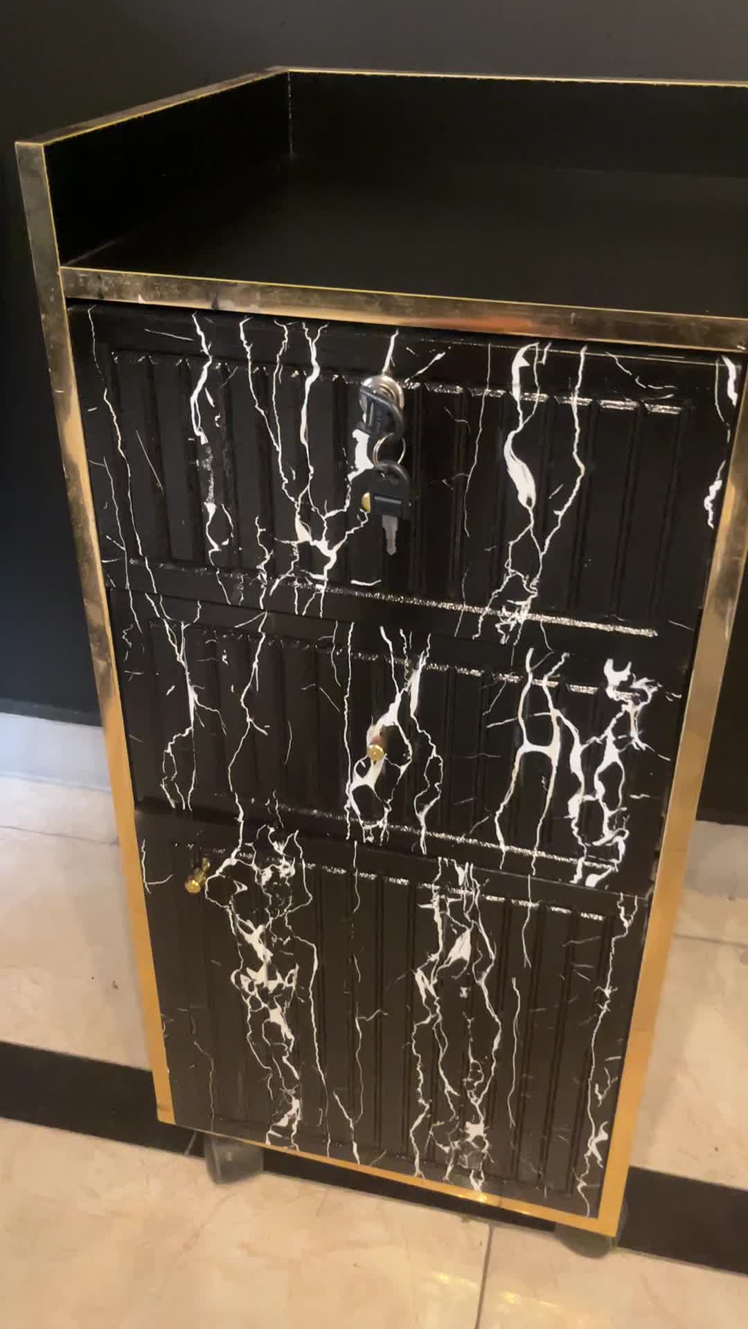 ترولی ارایشی|آرایشگاه و سالن‌های زیبایی|صدرا-فارس, فاز ۱|دیوار