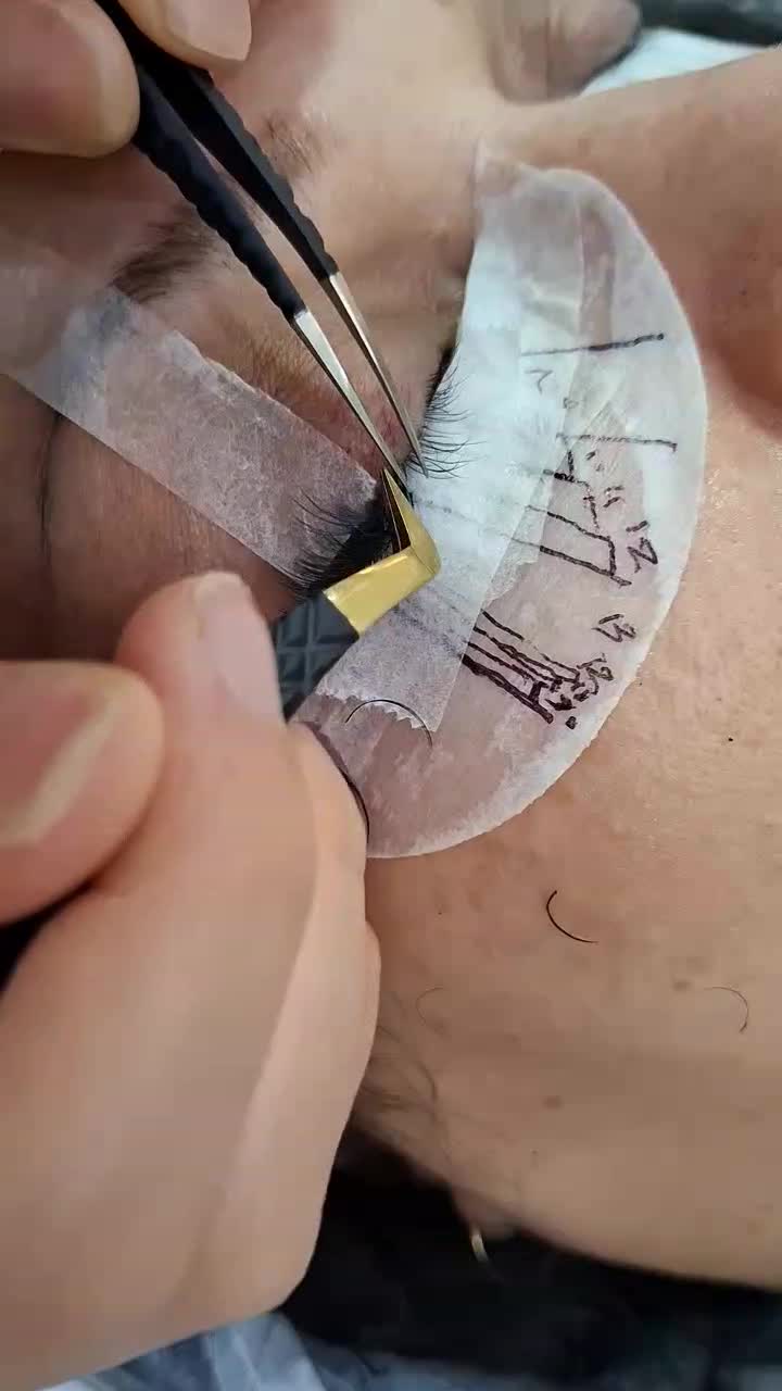 اکستنشن و کاشت و لیفت حرفهای با قیمت منصفانه|خدمات آرایشگری و زیبایی|تهران, پونک|دیوار