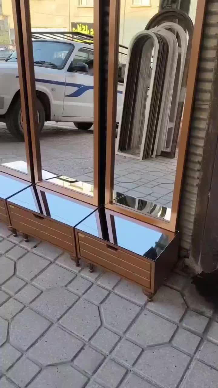 آینه هاژان|آینه|سقز, |دیوار