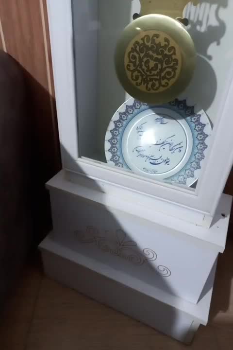 ساعت ایستاده تمیز و مرتب سالم|ساعت دیواری و تزئینی|شیراز, شهرک مهرگان|دیوار