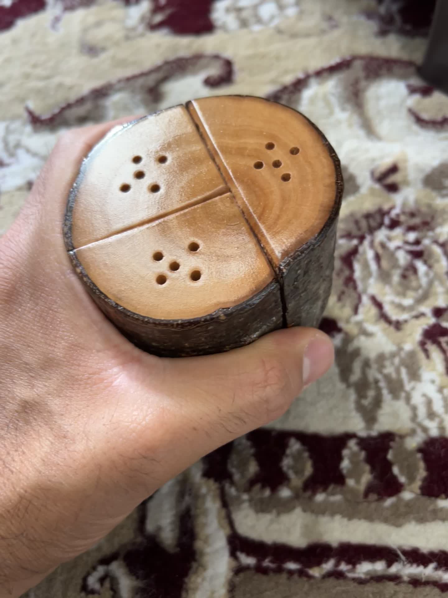 نمک پاش دست‌ساز با چوب طبیعی|ظروف سرو و پذیرایی|شیراز, باغ تخت|دیوار