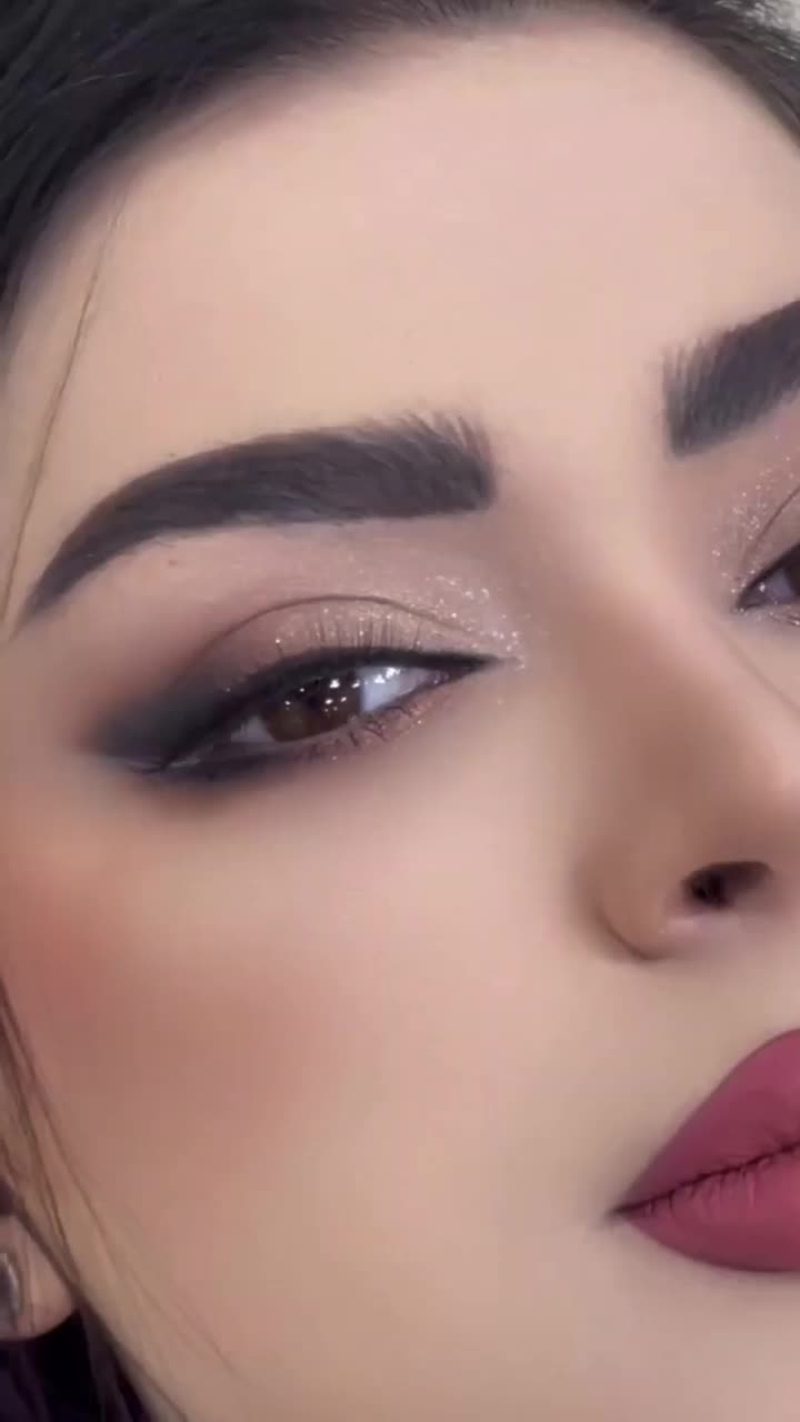سالن لیانا میکاپ و شنیون ۶۵۰|خدمات آرایشگری و زیبایی|فلاورجان, |دیوار