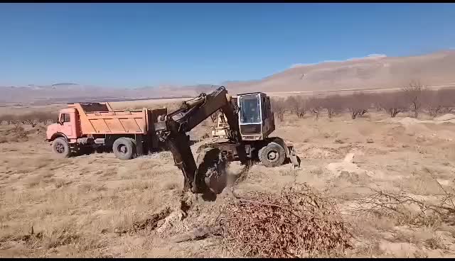 فروش یکدستگاه بیل لیبهر 912چرخ لاستیکی|خودرو سنگین|سمیرم, |دیوار