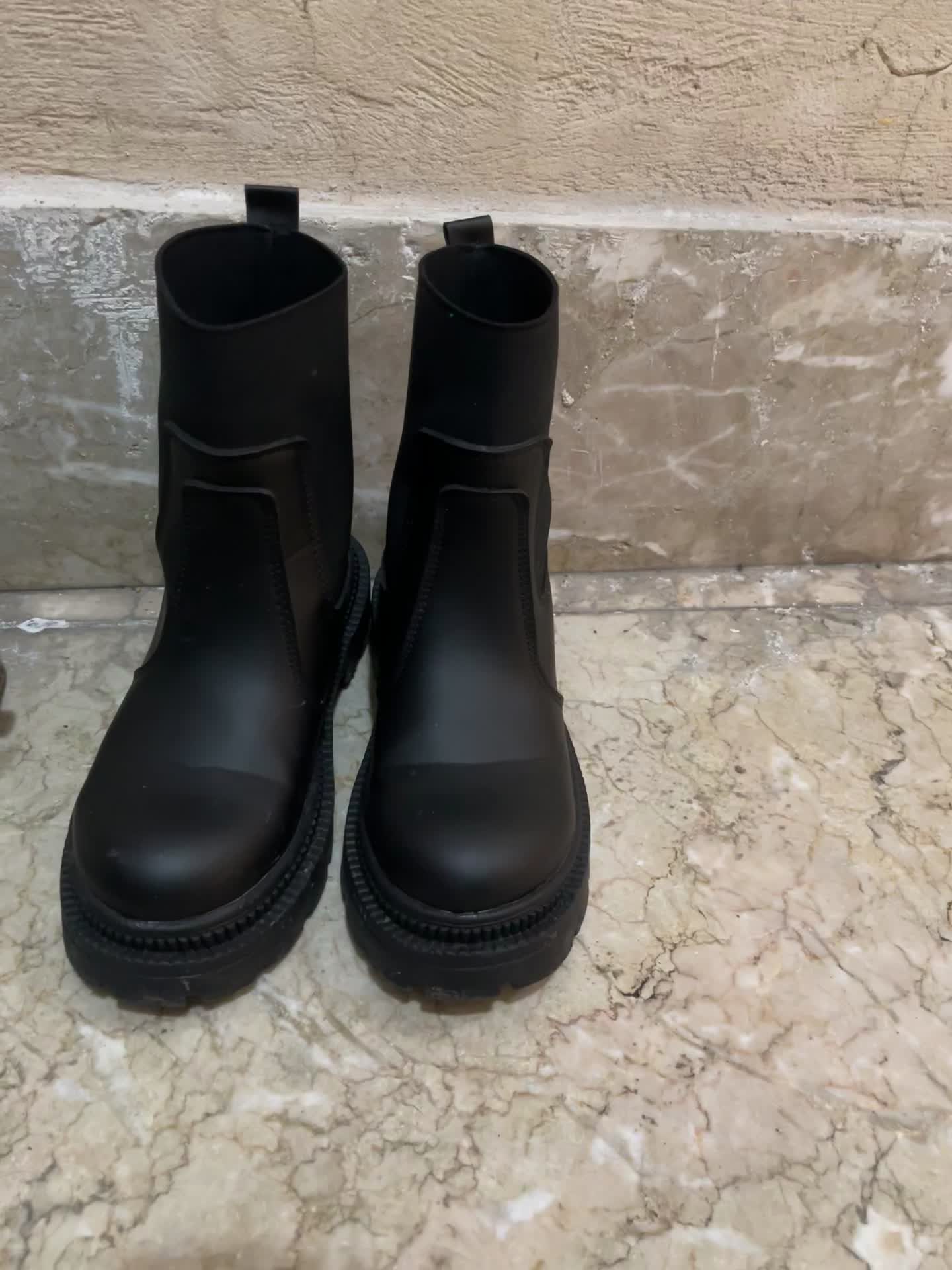 فروش فوری|کیف، کفش، کمربند|رشت, دیانتی|دیوار