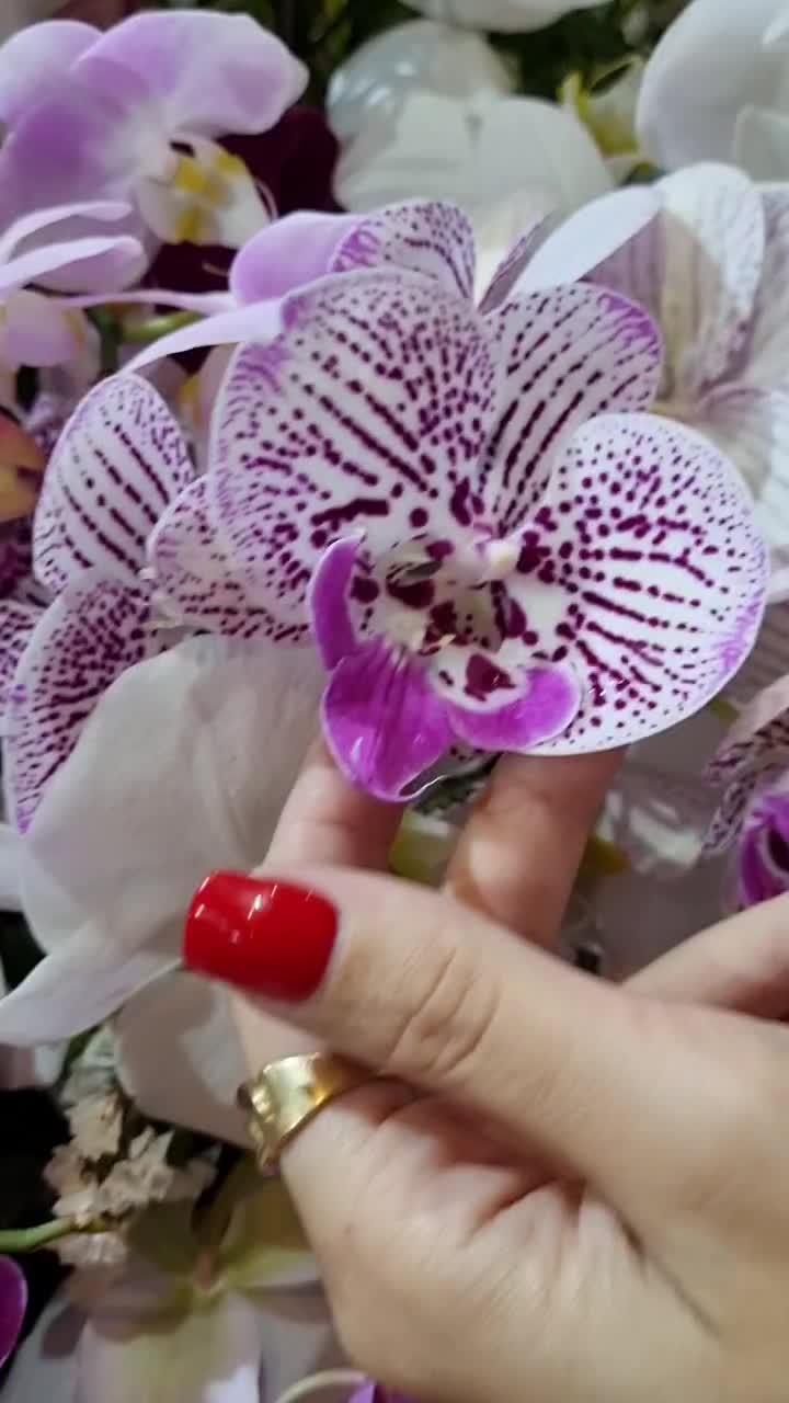 تاج گل فانتزی برای نمایشگاه های تهران|گل و گیاه طبیعی|تهران, آهنگ|دیوار