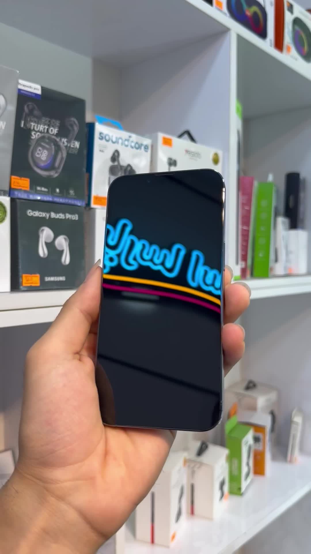 در حدIphone13pro|موبایل|رشت, چله خانه|دیوار