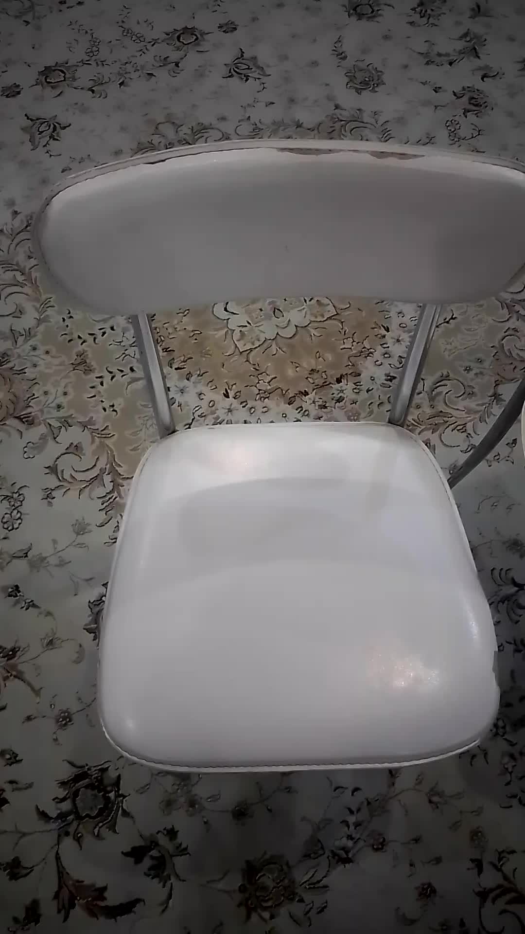 صندلی ساده|صندلی و نیمکت|مشهد, امام رضا (ع)|دیوار