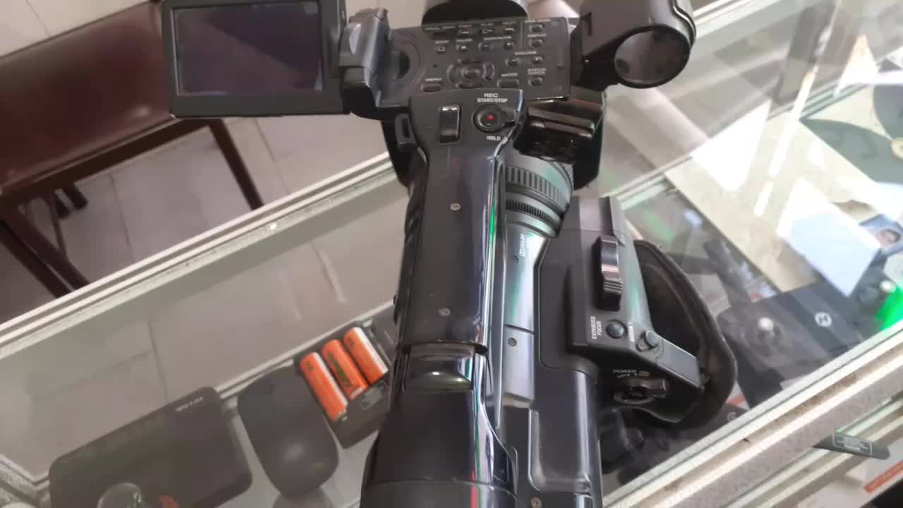 دوربین فیلمبرداری SONY Ax2000 فول اچ دی|دوربین عکاسی و فیلمبرداری|نقده, |دیوار