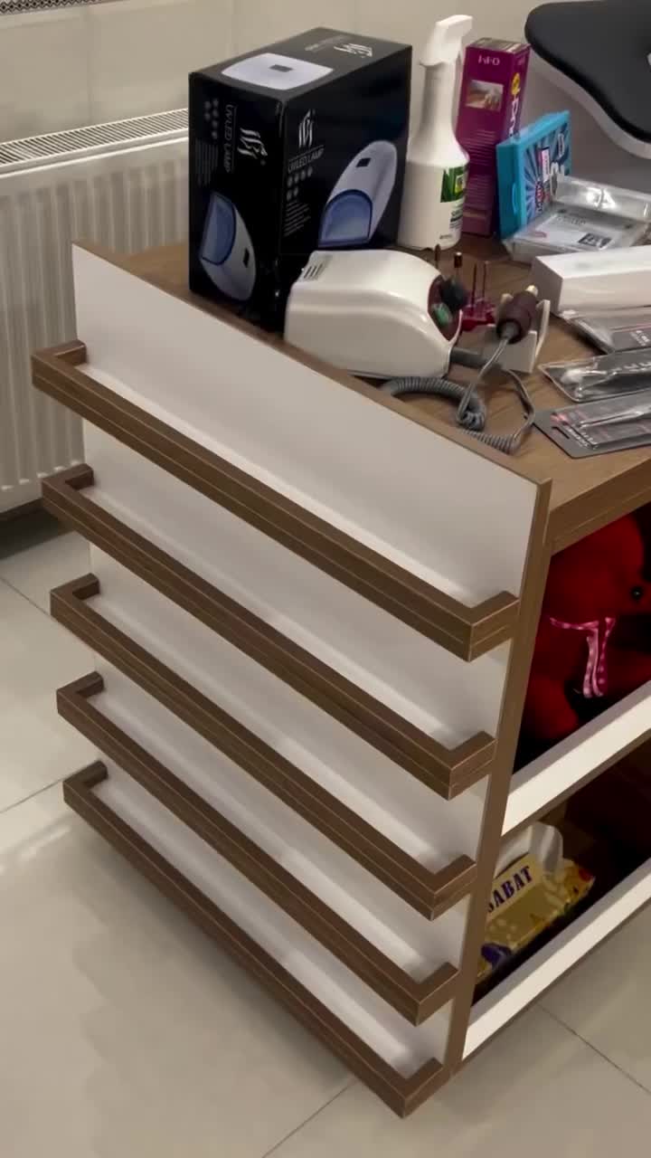 فروش وسایل و میز کاشت ناخن|آرایشگاه و سالن‌های زیبایی|یزد, |دیوار