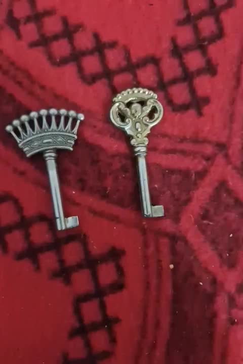 کلید قدیمی|کلکسیون اشیاء عتیقه|گلستان (تهران), |دیوار