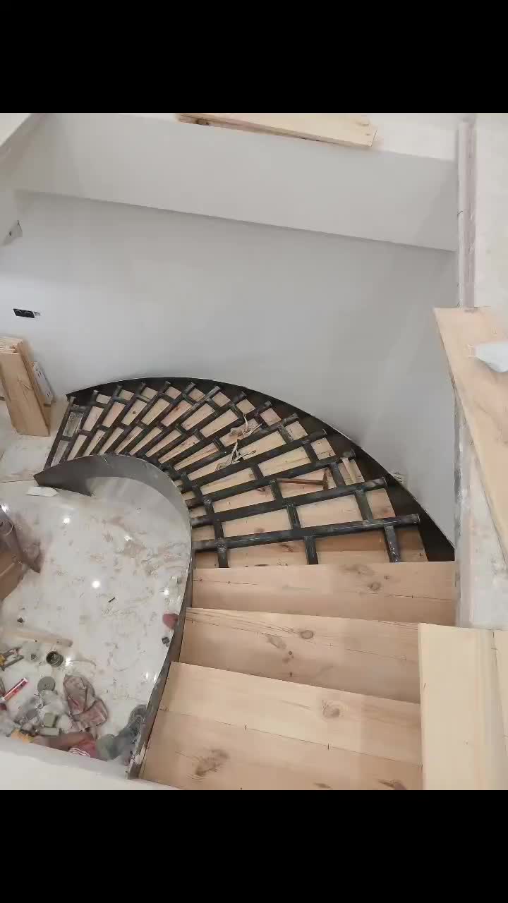 نصب چوب ترمو نما ساختمان سازنده پله گرد با پلی وود|خدمات پیشه و مهارت|رشت, منظریه|دیوار