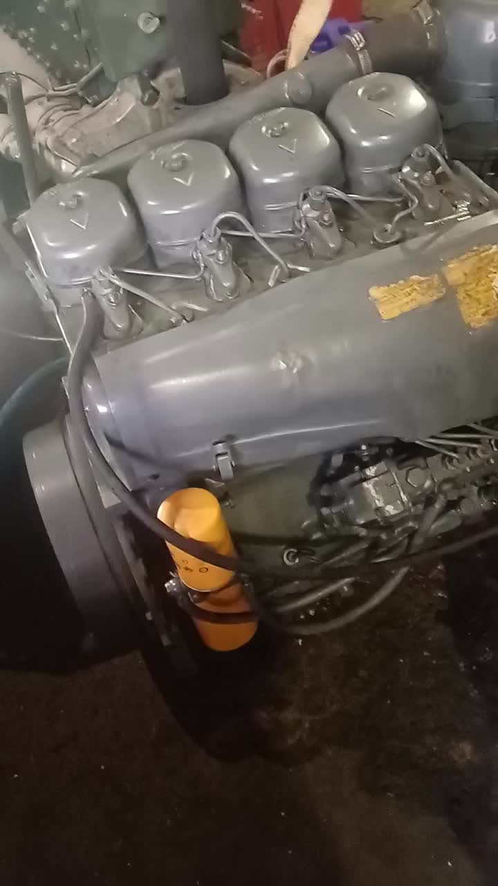 دویتس ۴ سیلندر برای ژنراتور دستگاه راهسازی صنعتی|ماشینآلات صنعتی|فولادشهر, باغشاد|دیوار