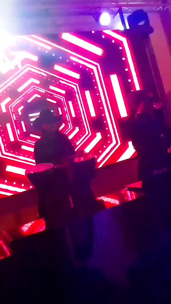 دیجی خانم دی جی آقاdj DG گروه موزیک زنده عقدوعروسی|خدمات پذیرایی، مراسم|اصفهان, خانه اصفهان|دیوار