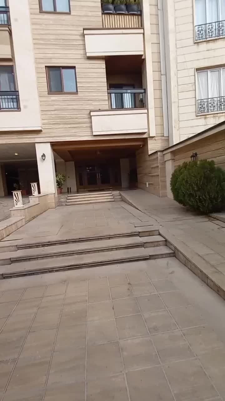 ۱۶۰متر،اقدسیه خیابان صنایع،طبقه بالا،دو پارکینگ