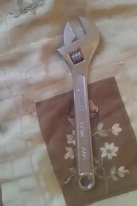 یک آچار فرانسه ۱۰ 250 میفروشمش نوع هست|ابزارآلات|تبریز, |دیوار