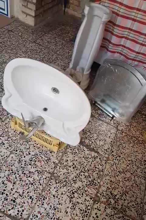 یک عددروشویی بزرگ ب همراه شیر مخلوط اب واینه بزرگ|لوازم سرویس بهداشتی|دزفول, |دیوار