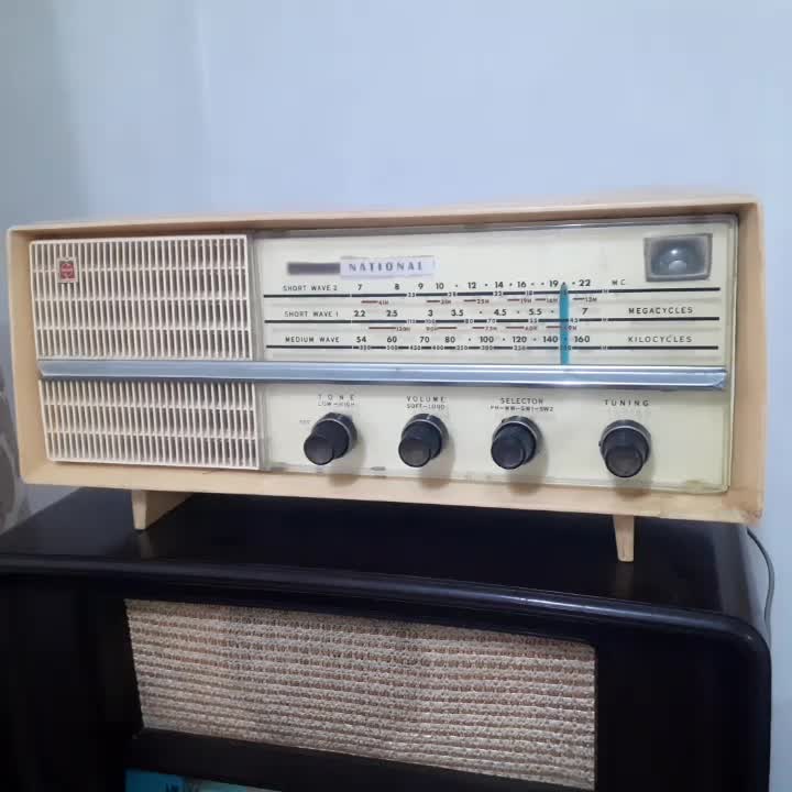 رادیو قدیمی لامپی ناسیونال سالم|کلکسیون اشیاء عتیقه|لولمان, |دیوار
