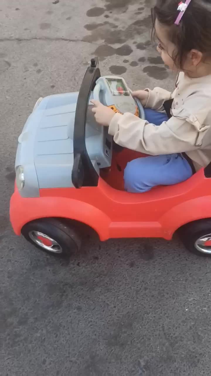 یک عدد موتور شارژی دو موتور سالم|اسباب‌بازی بچه|قم, نخودی|دیوار