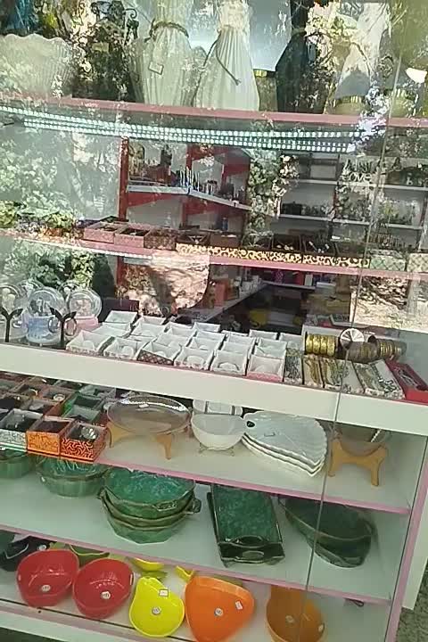 انواع بدلیجات مجسمه عطر اودکلن ارایشی هدیه باگس|بدلیجات|اصفهان, بهارانچی|دیوار